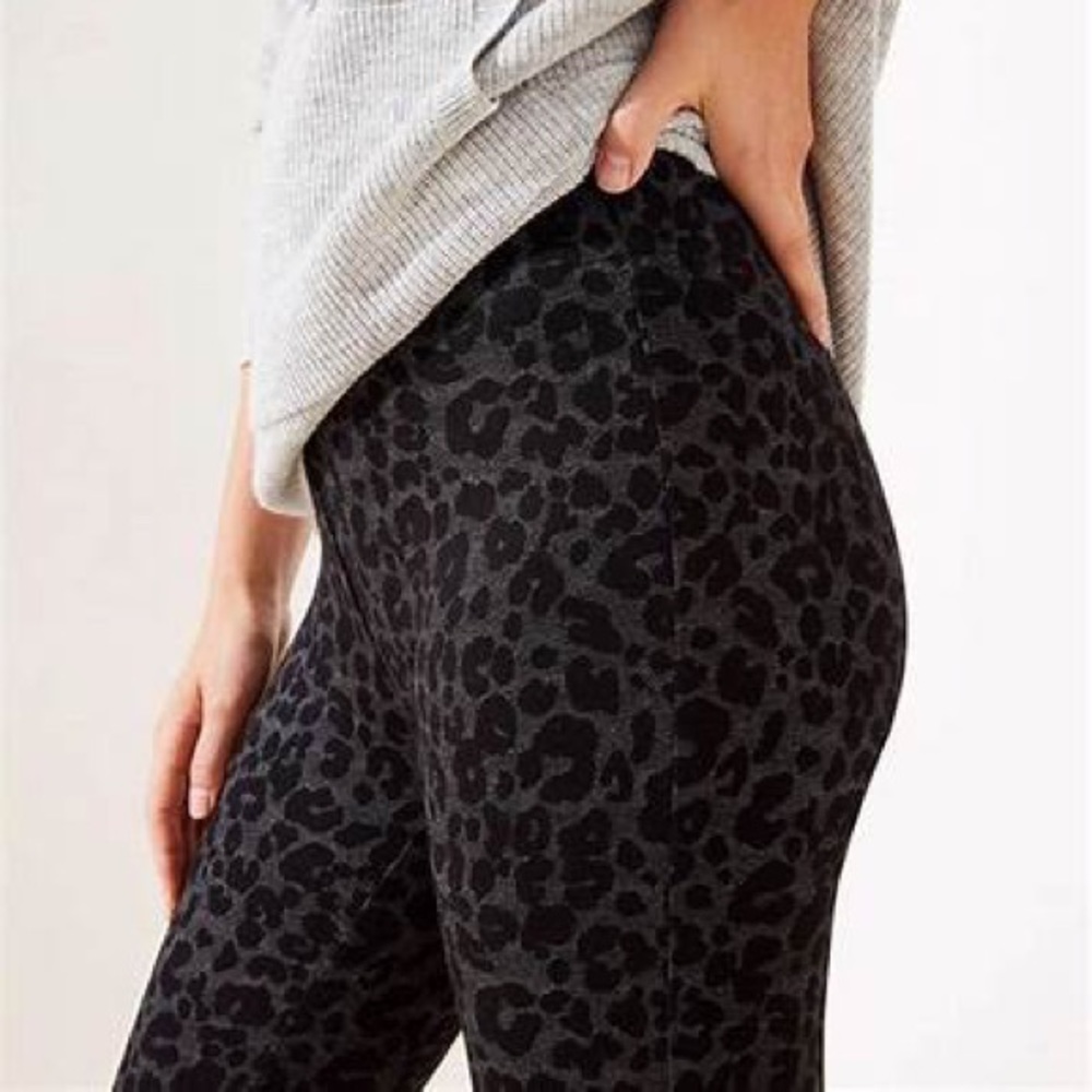 LOFT - Black & Grey Cheetah Print Leggings